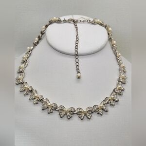 Vintage Avon Silver Tone Bow Pearl Rhinestone Gem Necklace 15"+3" extender Retro